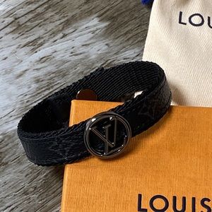 AUTHENTIC❤️❤️LOUIS VUITTON BLACK LEATHER BRACELET